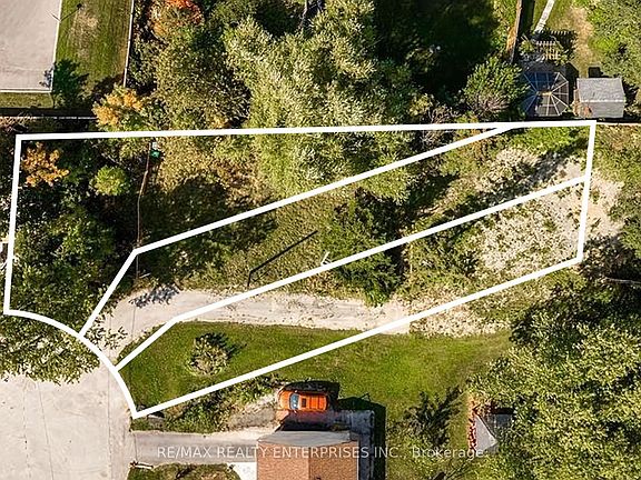 3rd image of 1079 Roosevelt Rd