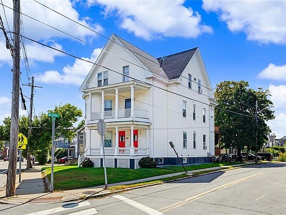 2nd image of 986 Smith St