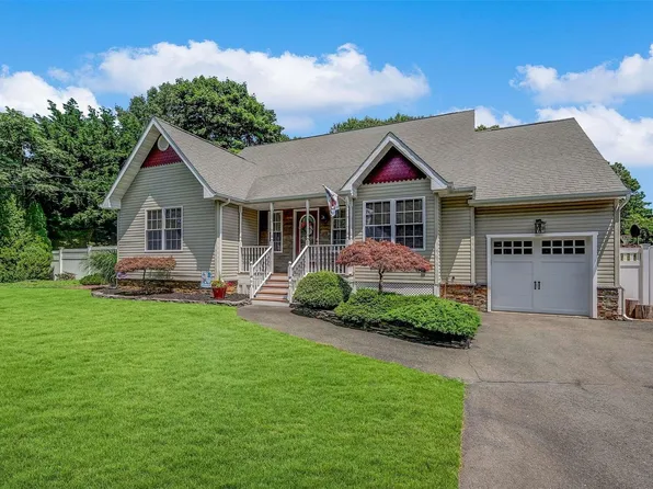 472 Rowlinson Drive, Shirley, NY 11967