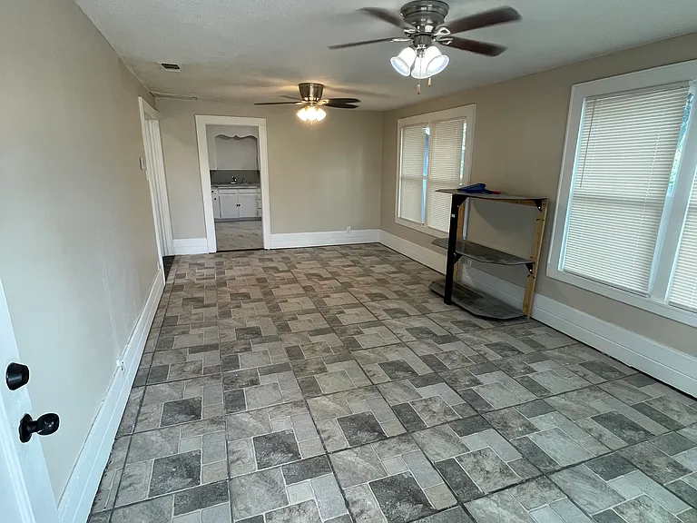 513 Powell St — Photo 3
