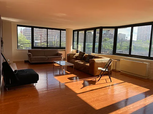 700 Grove St Photo 1
