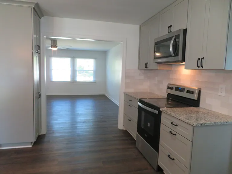 7895 Pavilion Dr — Photo 15