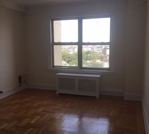 4th image of 36 Plaza St E APT 10D