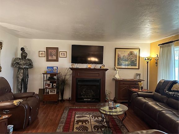 5th image of 40 Willow Dr