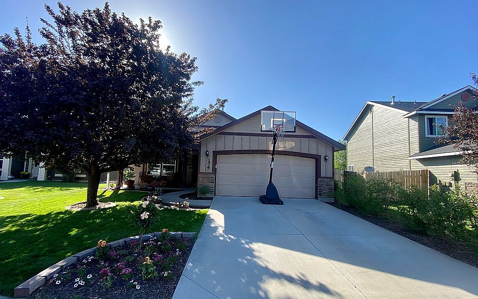 2nd image of 174 E Ironstone Dr