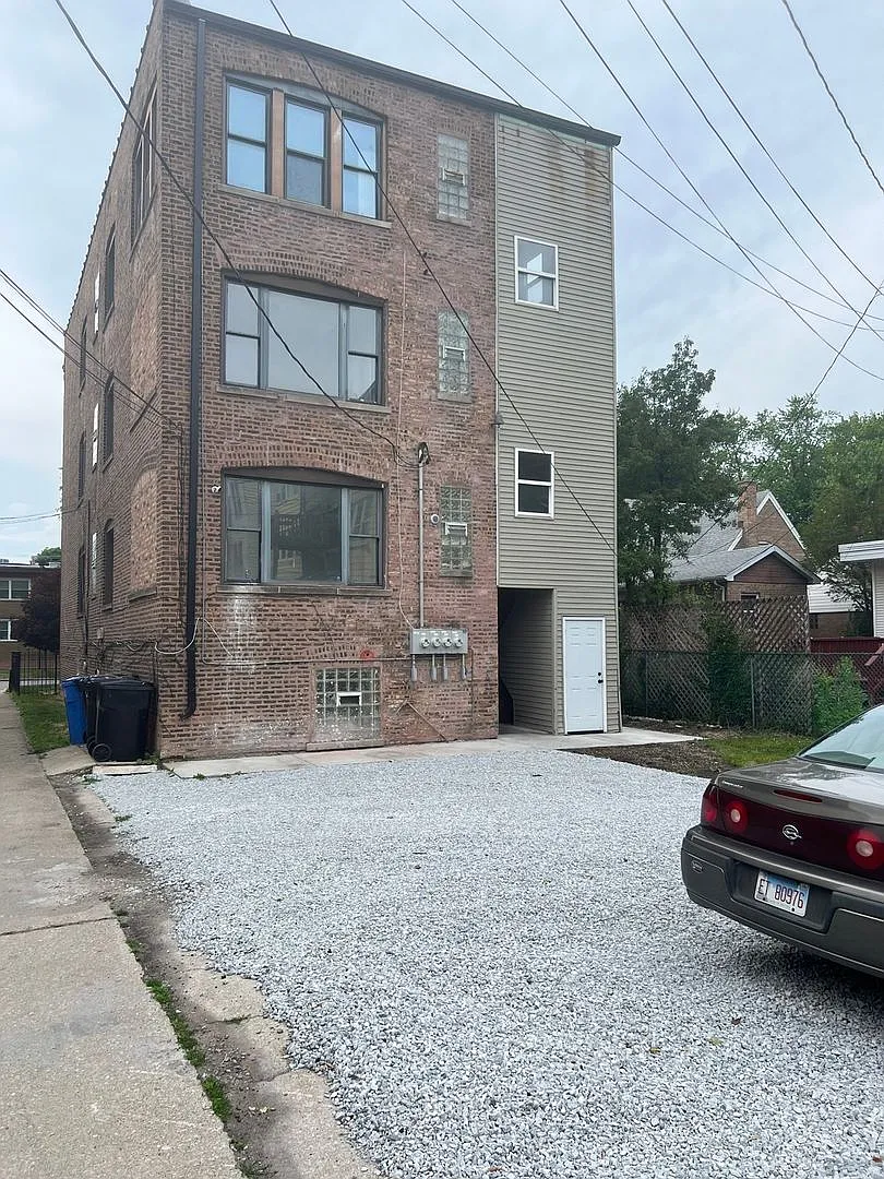 Charming 3BR Condo in Chicago — Photo 3