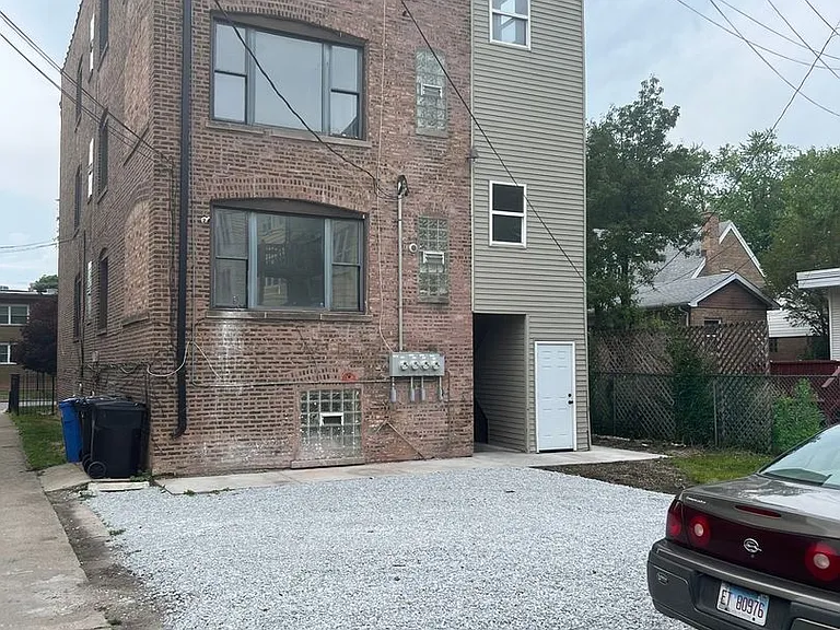 8445 S Ingleside Ave #1 — Photo 3