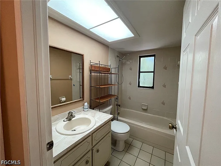 531 SW 36th St — Photo 7