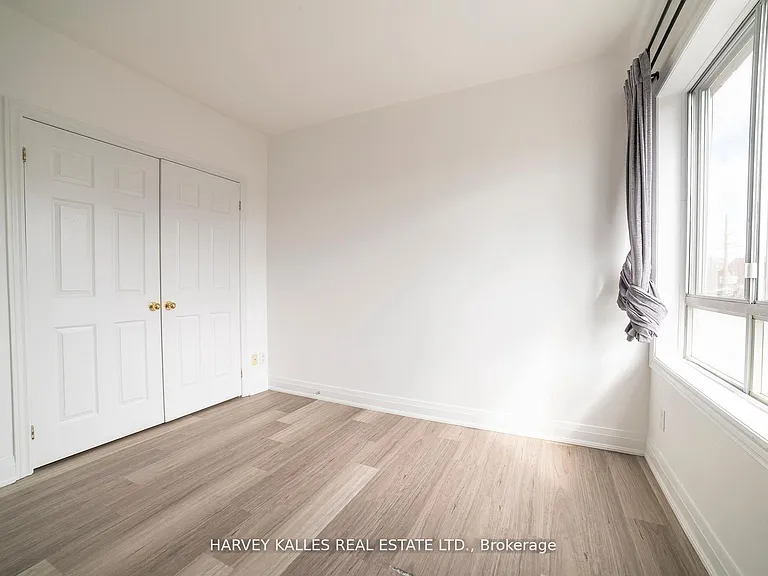 409 College St #6 — Photo 9