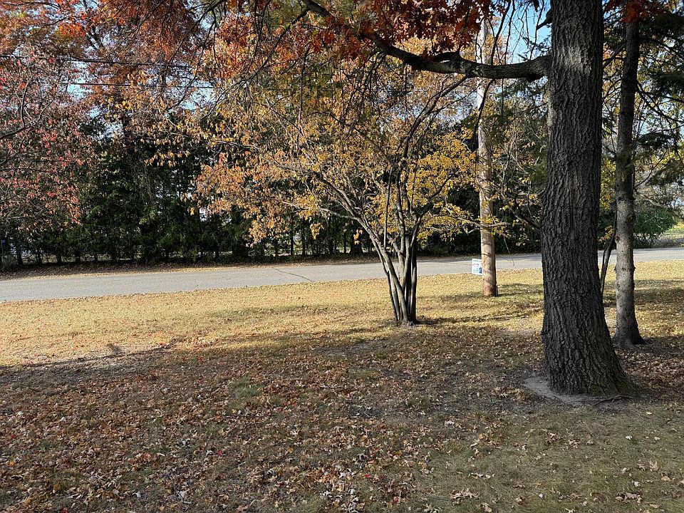 1st image of Riverview Dr