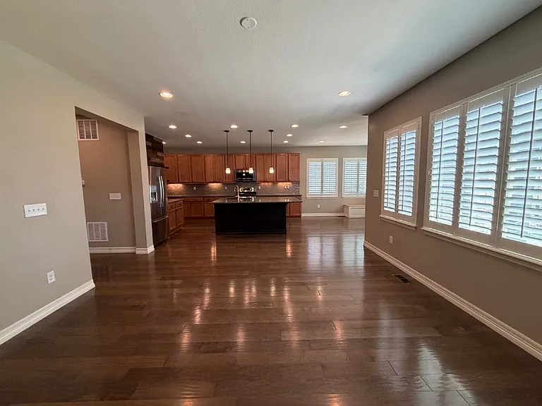 16558 Prospect Ln — Photo 6