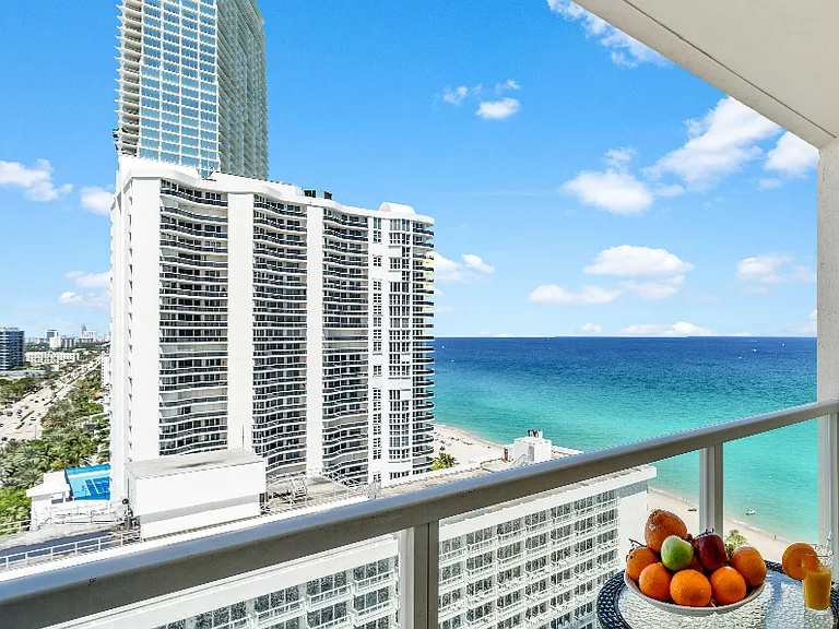 Collins Ave — Photo 19