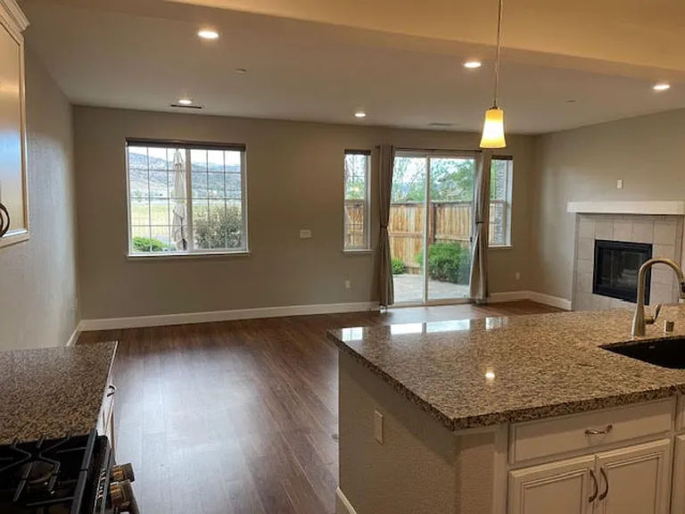 1940 Dark Horse Rd #C — Photo 5