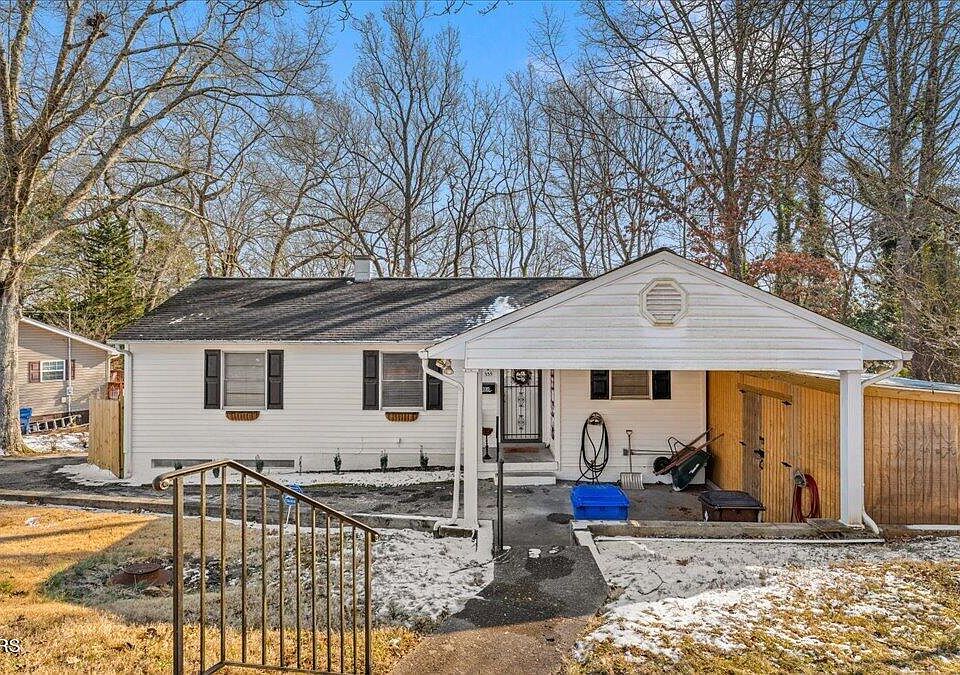 1st image of 335 East Dr