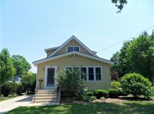 732 S 5th St, St Charles, IL 60174