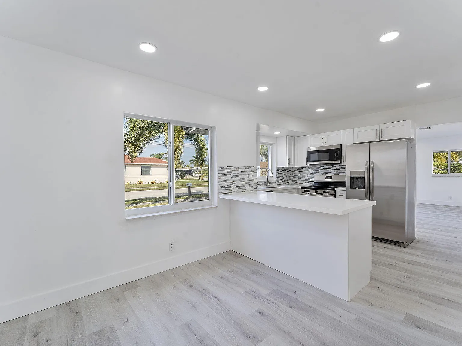 4 bed, 1253 sqft, $3,100 — Photo 3