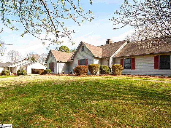 3rd image of 201 Oakfern Dr