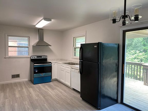 3rd image of 3333 Kingswood Dr