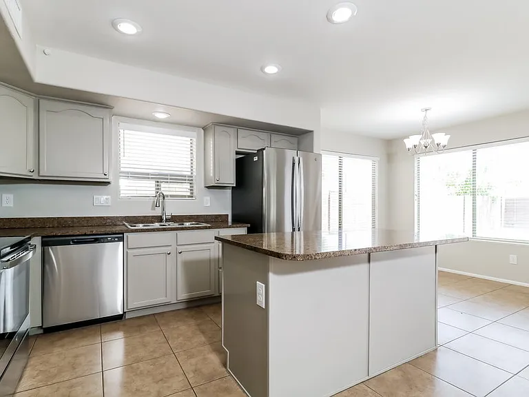 15853 W Diamond St — Photo 9
