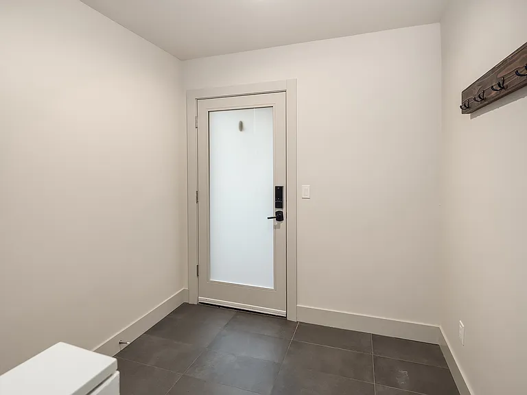 410 W Fulton St — Photo 2