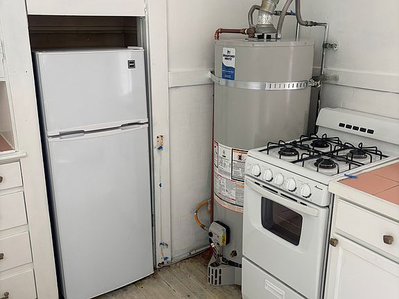 4th image of 884 41st Ave APT 1