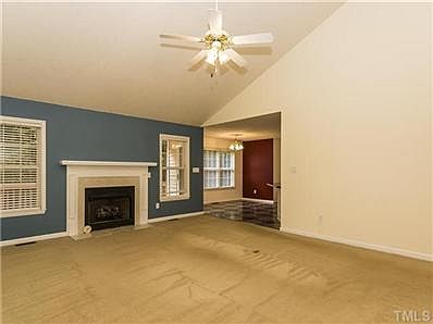 5th image of 370 Norwood Dr