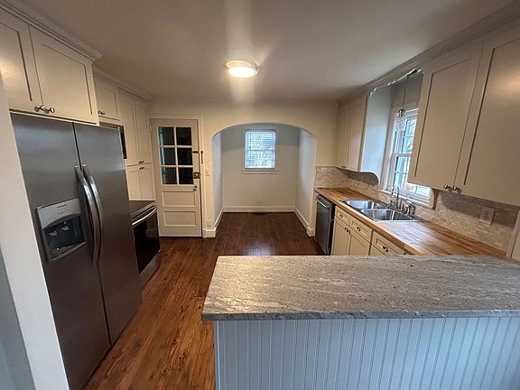 4th image of 939 Central Dr