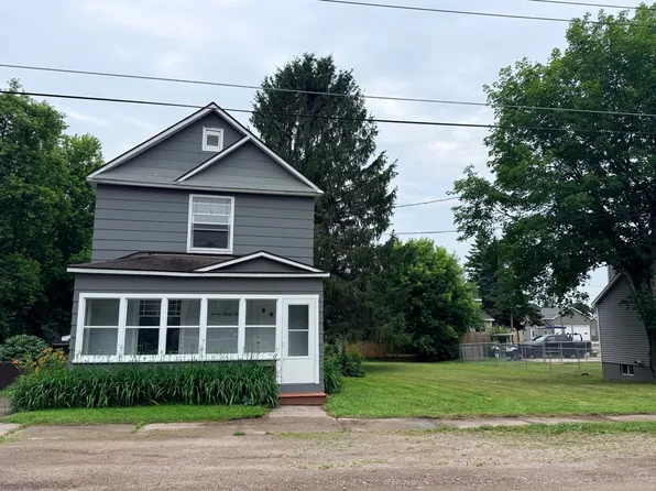 722 Carrie St, Sault Sainte Marie, MI 49783