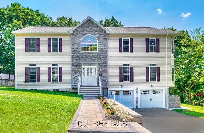 18 Grant Rd — Photo 1