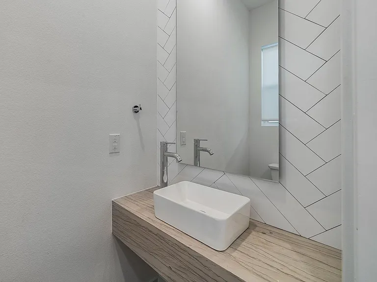 5931 Ross Ave #205 — Photo 7