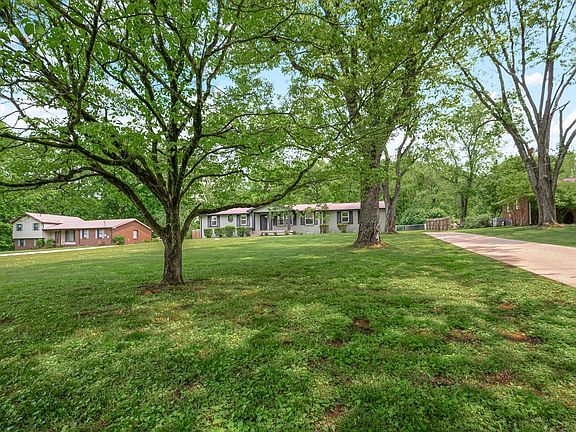 3rd image of 536 Idlewood Dr