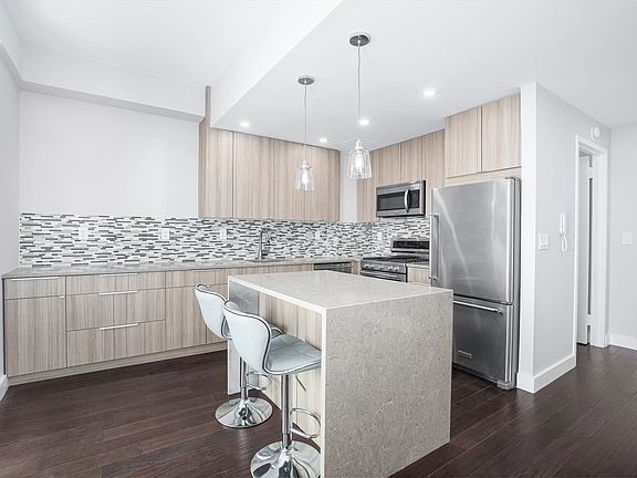 5th image of 188 E 64th St #4020