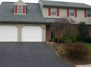 19 Southview Cir, Elizabethtown, PA 17022