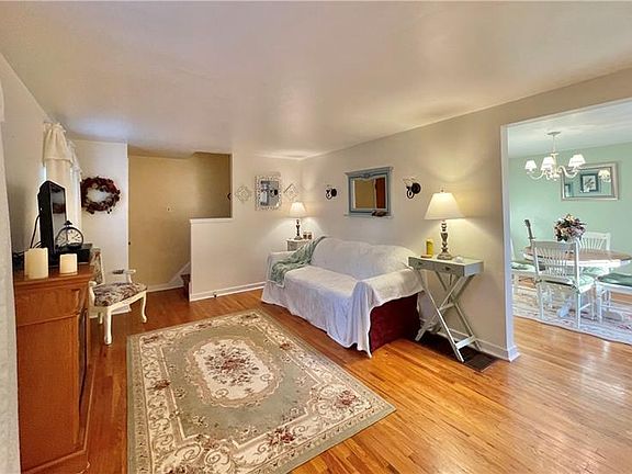 2nd image of 411 Woodmont Ave
