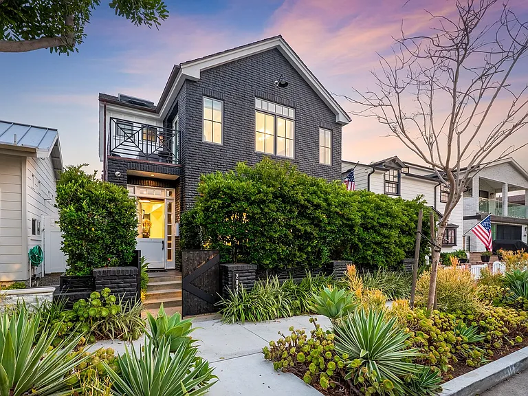 2037 E Ocean Blvd — Photo 3