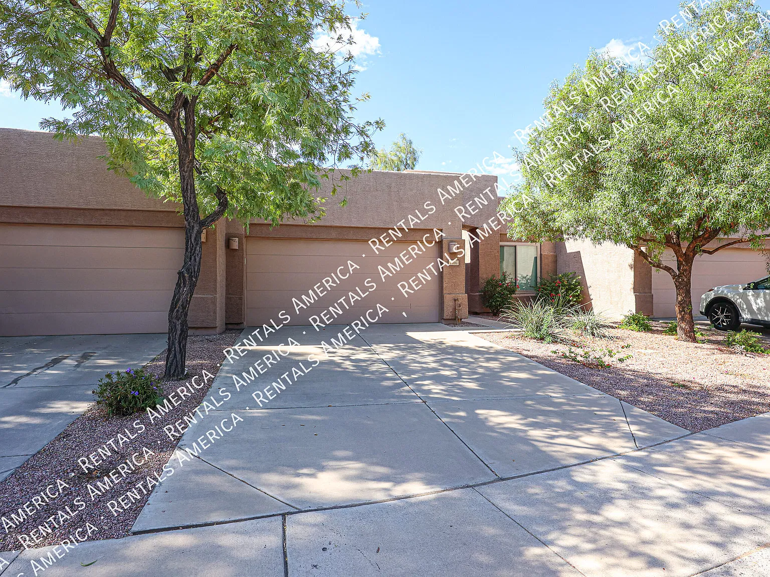 Chandler home with Den, Garage & Community Pool! — Photo 2