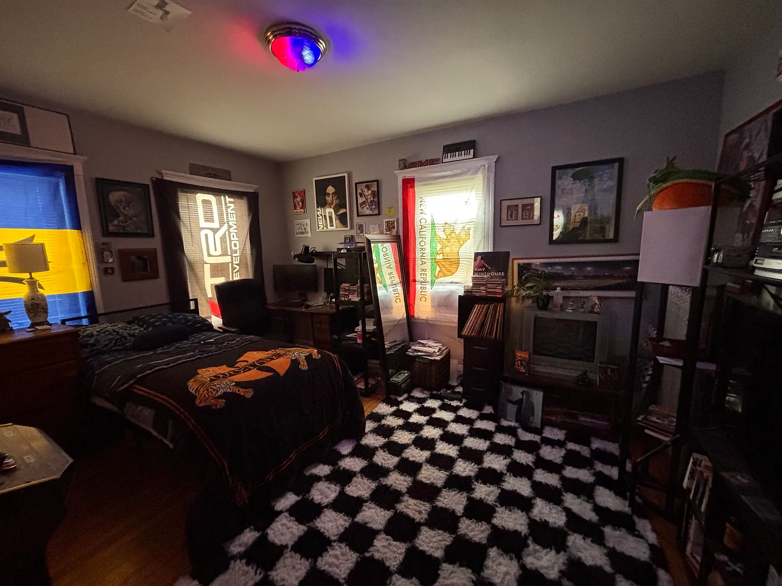 3 bed, 9999 sqft, $3,000 — Photo 1