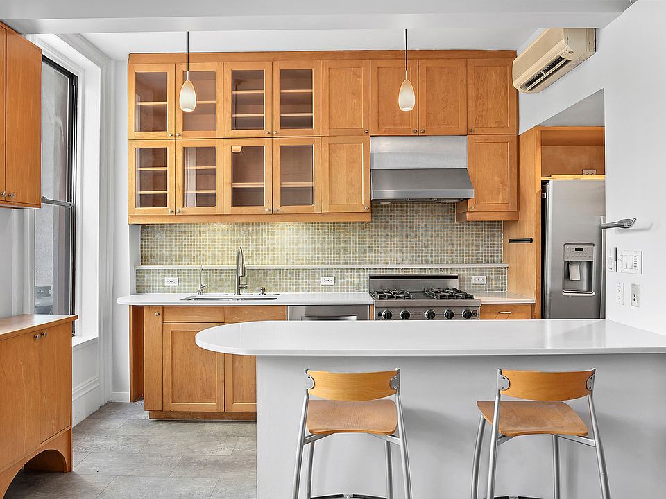 1st image of 438 Sackett St #2