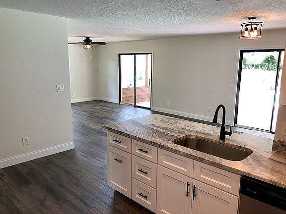 Kitchen/dining/family rooms 