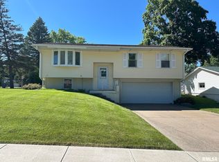 1034 Monticello Dr, Davenport, IA 52806