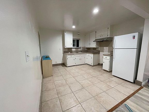 3rd image of 137 California St APT B