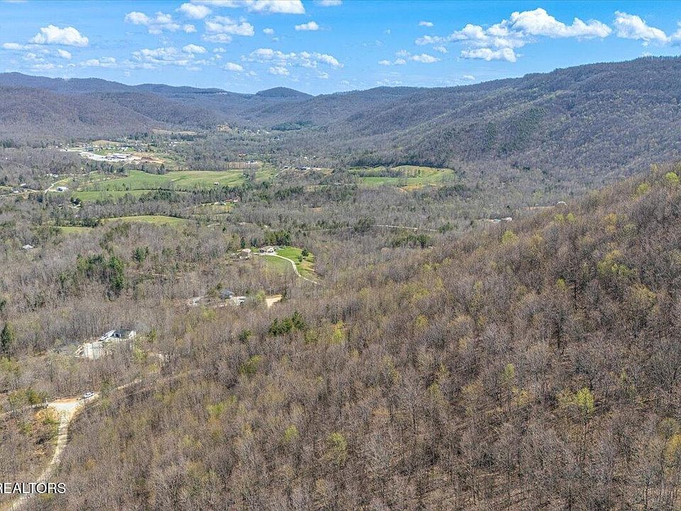 1st image of 422 Crooked Branch Rd