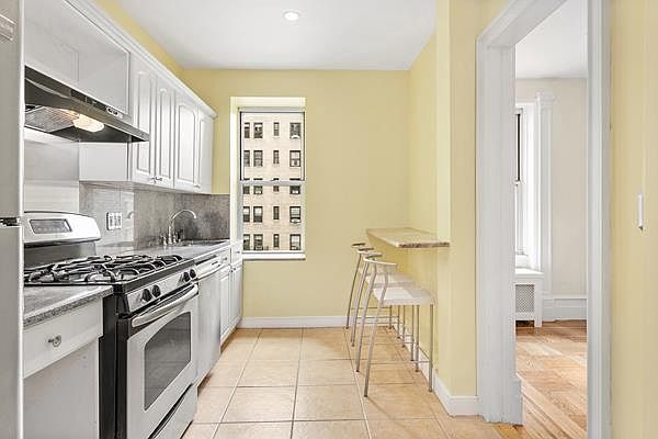 1st image of 520 Cathedral Pkwy #7B