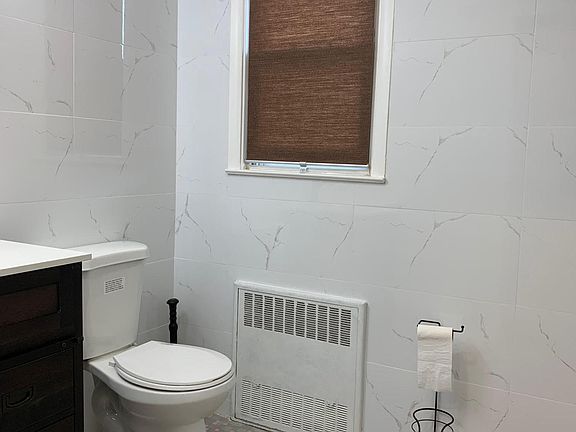 5th image of 744 Clawson St