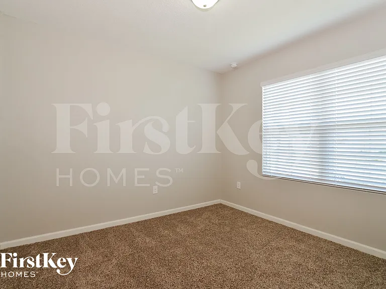 374 Sauders Rd SE — Photo 16