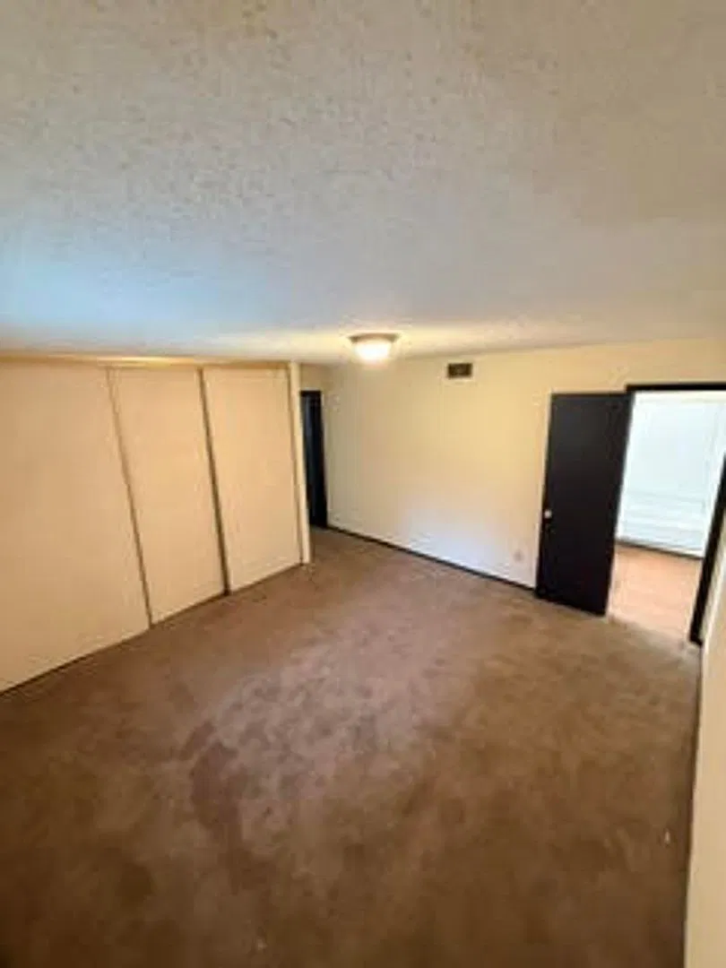 200 Buttercup Drive — Photo 3