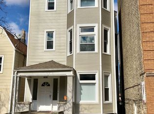 2214 W Roscoe St #3, Chicago, IL 60618