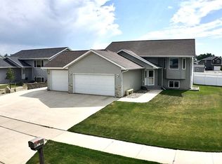 1804 24th St SW, Minot, ND 58701