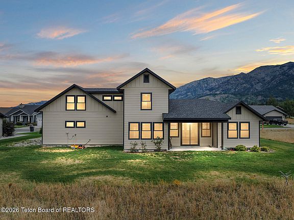 3rd image of 205 Sweetgrass Trl