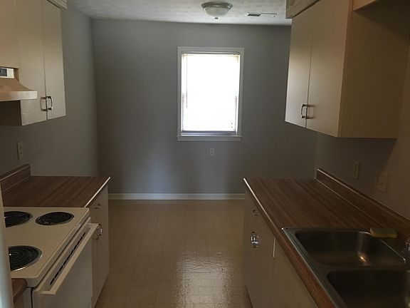 5th image of 301 Northampton Ct